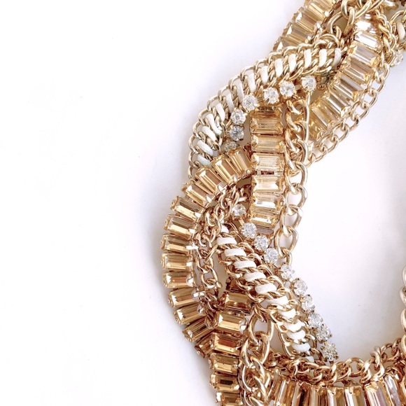 BCBGMaxAzria Jewelry - BCBGMaxAzria Statement Necklace